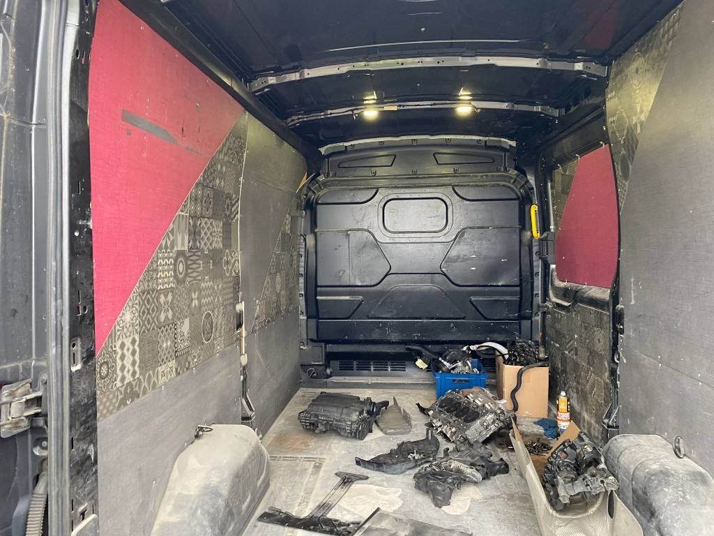 Dodávka skriňová nadstavba Ford TRANSIT L2H2 2.0 TDCI EcoBlue 130 A Réparer: obrázok 25