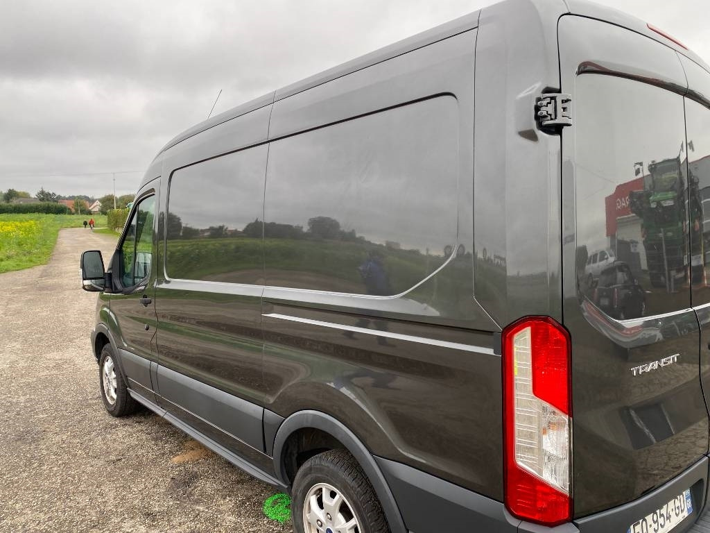 Dodávka skriňová nadstavba Ford TRANSIT L2H2 2.0 TDCI EcoBlue 130 A Réparer: obrázok 19