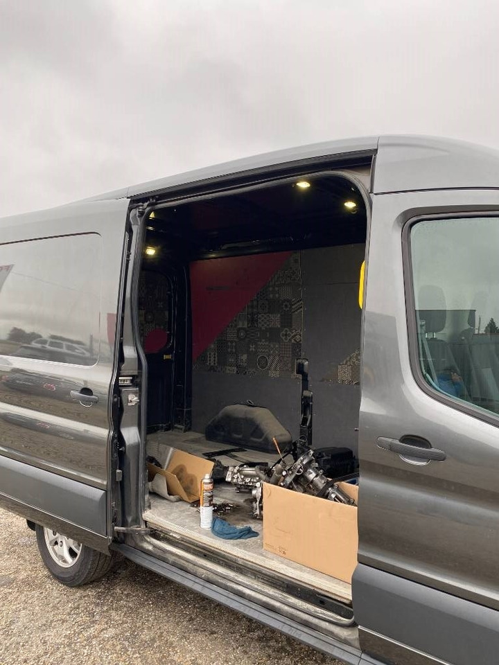 Dodávka skriňová nadstavba Ford TRANSIT L2H2 2.0 TDCI EcoBlue 130 A Réparer: obrázok 34