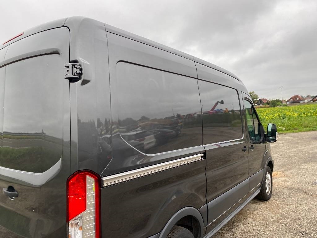 Dodávka skriňová nadstavba Ford TRANSIT L2H2 2.0 TDCI EcoBlue 130 A Réparer: obrázok 31