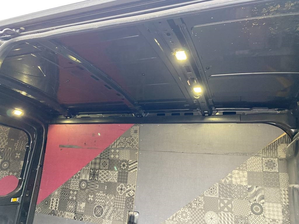 Dodávka skriňová nadstavba Ford TRANSIT L2H2 2.0 TDCI EcoBlue 130 A Réparer: obrázok 35