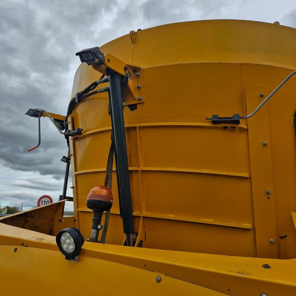 Kŕmny voz Lucas Autospire G240: obrázok 23