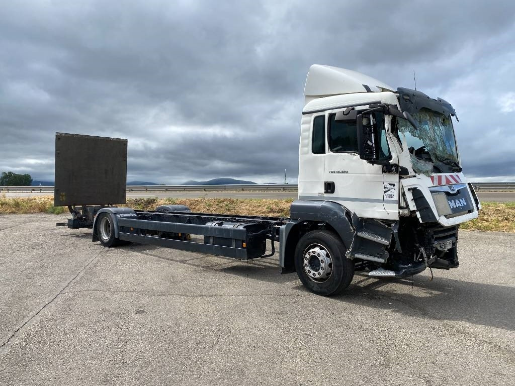 MAN TGS 18.320 *VENDU SANS MOTEUR NI BOITE DE VITESSE* - Podvozek s kabinou: obrázok 3 MAN TGS 18.320 *VENDU SANS MOTEUR NI BOITE DE VITESSE* - Podvozek s kabinou: obrázok 3