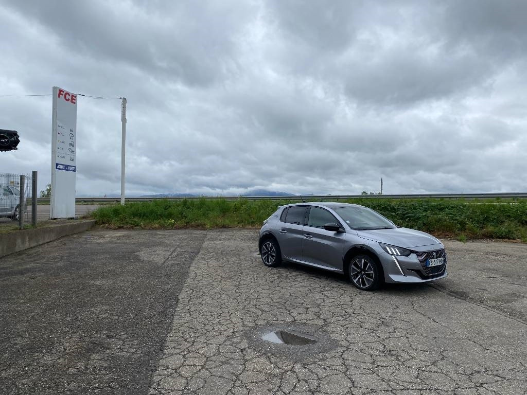 Peugeot e208 136/GT-Line Toit Panoramique 1er Main - Automobil: obrázok 3 Peugeot e208 136/GT-Line Toit Panoramique 1er Main - Automobil: obrázok 3
