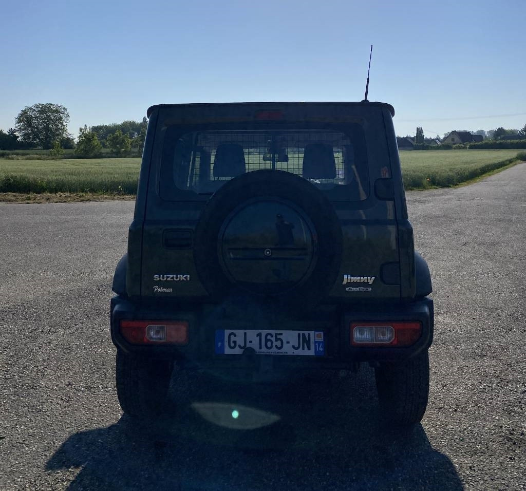 Suzuki JIMNY 1.5i 102/AllGrip endommagé - Automobil: obrázok 5 Suzuki JIMNY 1.5i 102/AllGrip endommagé - Automobil: obrázok 5