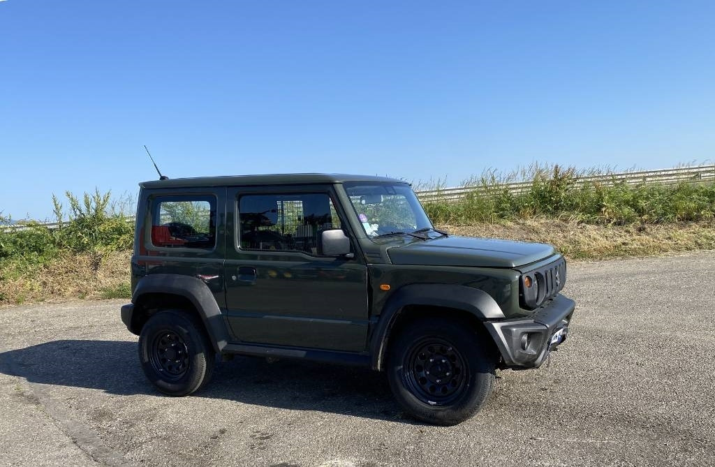 Suzuki JIMNY 1.5i 102/AllGrip endommagé - Automobil: obrázok 3 Suzuki JIMNY 1.5i 102/AllGrip endommagé - Automobil: obrázok 3