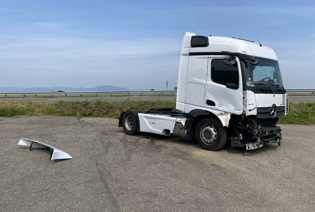 Mercedes-Benz 1845 Space Cab Suspension Pneumatique endommagé - Ťahač: obrázok 3 Mercedes-Benz 1845 Space Cab Suspension Pneumatique endommagé - Ťahač: obrázok 3