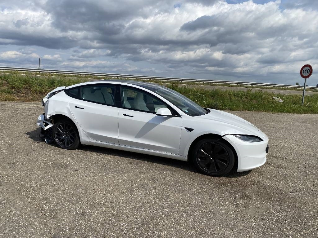 Tesla MODEL 3 5YJ3 Carte Grise Française endommagée - Automobil: obrázok 3 Tesla MODEL 3 5YJ3 Carte Grise Française endommagée - Automobil: obrázok 3