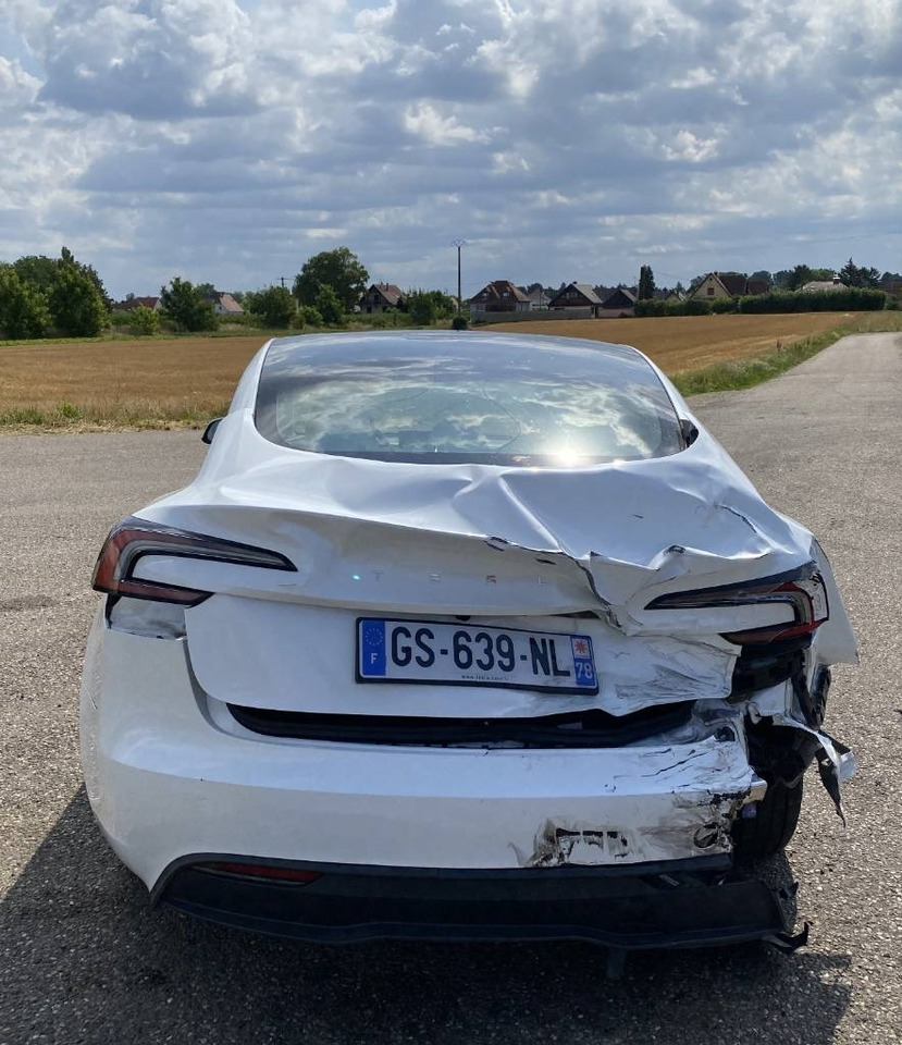 Tesla MODEL 3 5YJ3 Carte Grise Française endommagée - Automobil: obrázok 5 Tesla MODEL 3 5YJ3 Carte Grise Française endommagée - Automobil: obrázok 5