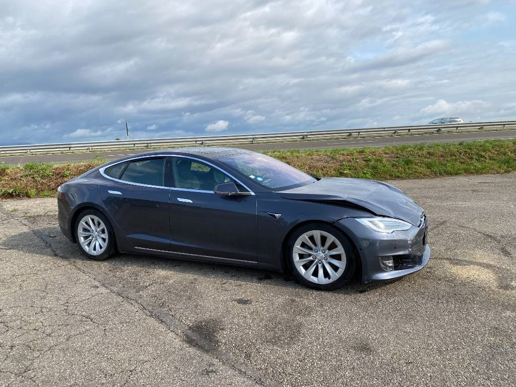 Tesla MODEL S 100D Carte Grise Française endommagée - Automobil: obrázok 3 Tesla MODEL S 100D Carte Grise Française endommagée - Automobil: obrázok 3