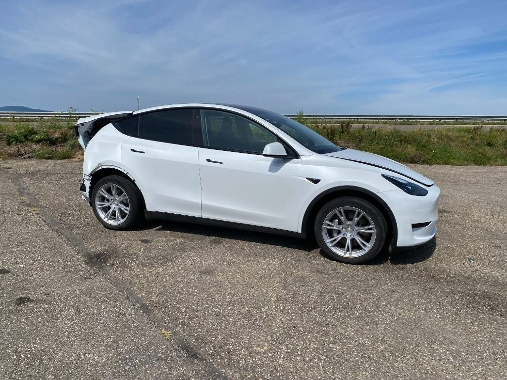 Tesla Model Y RWD / Origine Française endommagée - Automobil: obrázok 3 Tesla Model Y RWD / Origine Française endommagée - Automobil: obrázok 3