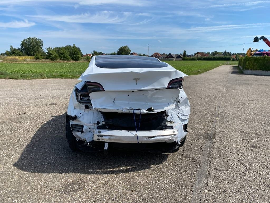 Tesla Model Y RWD / Origine Française endommagée - Automobil: obrázok 5 Tesla Model Y RWD / Origine Française endommagée - Automobil: obrázok 5