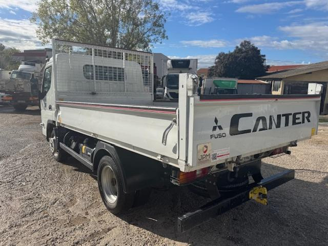 Mitsubishi Fuso CANTER 35C13 BENNE ARRIERE - Dodávka sklápač: obrázok 4 Mitsubishi Fuso CANTER 35C13 BENNE ARRIERE - Dodávka sklápač: obrázok 4