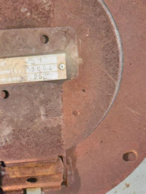 Cisternové vozidlo na prepravu palivo Renault MIDLUM 210 CITERNE MERCERON 11000 L 4 COMPARTIMENTS: obrázok 8 Cisternové vozidlo na prepravu palivo Renault MIDLUM 210 CITERNE MERCERON 11000 L 4 COMPARTIMENTS: obrázok 8