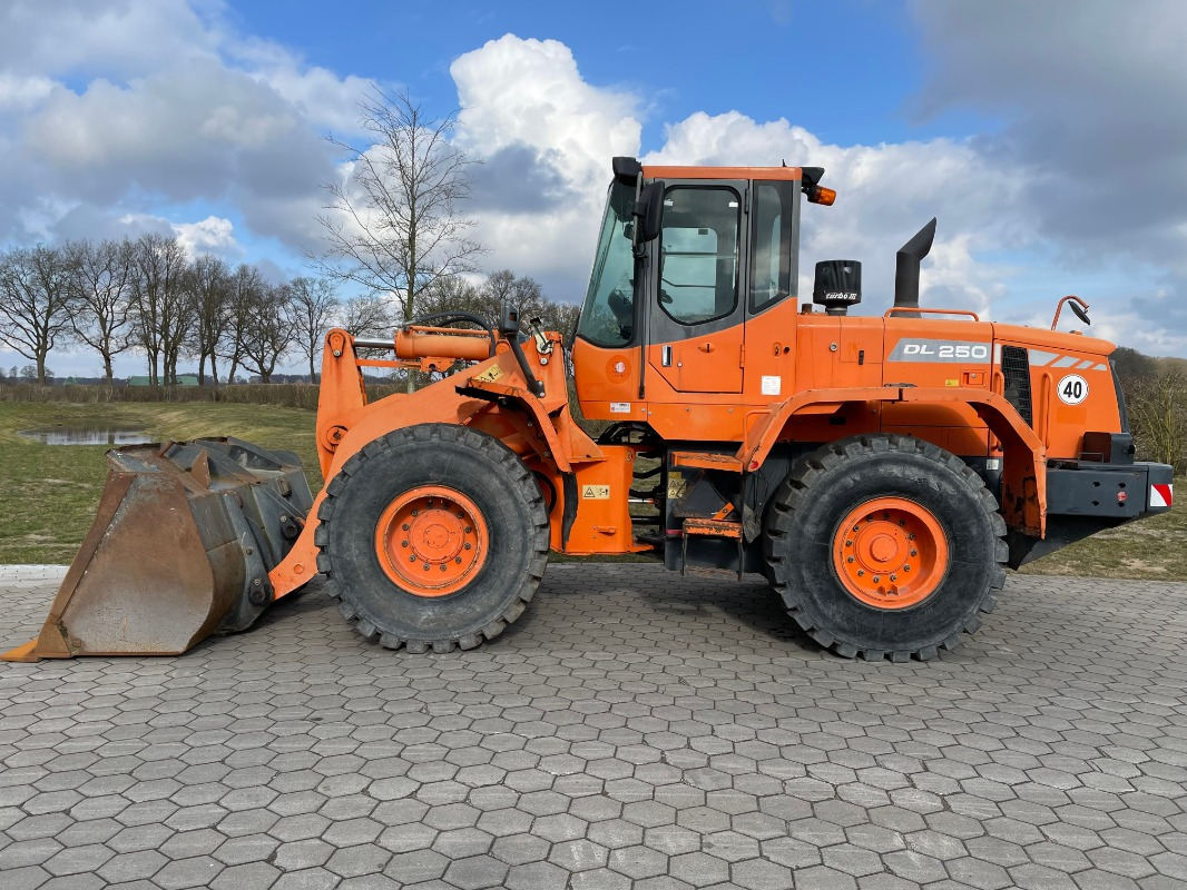 Doosan DL250 - Kolesový nakladač: obrázok 3 Doosan DL250 - Kolesový nakladač: obrázok 3