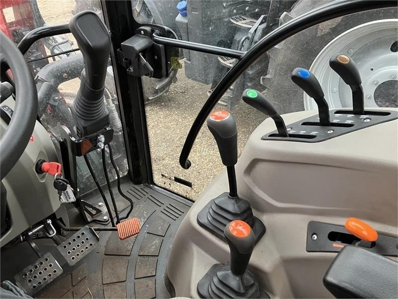 Case IH FARMALL 65A/LÆSSER - Traktor: obrázok 4 Case IH FARMALL 65A/LÆSSER - Traktor: obrázok 4
