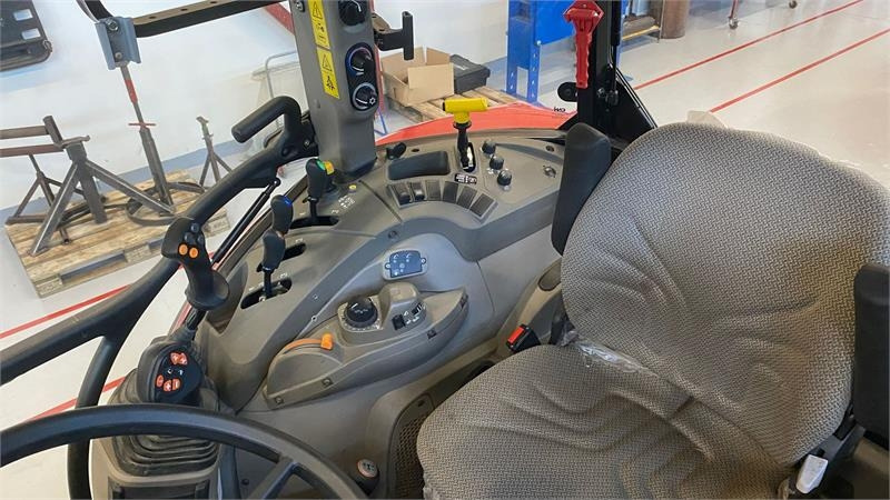 Case IH Farmall 100C - Traktor: obrázok 5 Case IH Farmall 100C - Traktor: obrázok 5