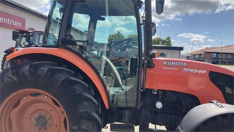 Kubota M8540N - Traktor: obrázok 3 Kubota M8540N - Traktor: obrázok 3