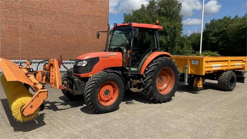 Kubota M8540N - Traktor: obrázok 2 Kubota M8540N - Traktor: obrázok 2