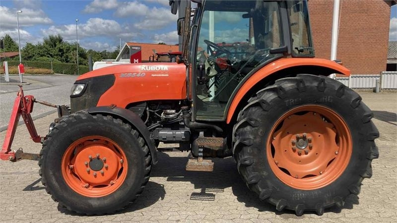 Kubota M8540N - Traktor: obrázok 1 Kubota M8540N - Traktor: obrázok 1