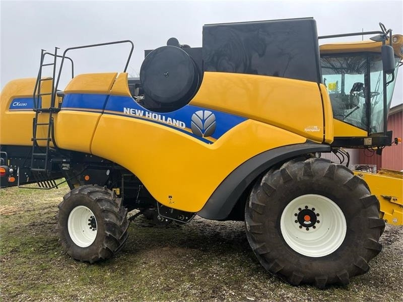 New Holland CX 6090 4wd - Obilný kombajn: obrázok 1 New Holland CX 6090 4wd - Obilný kombajn: obrázok 1