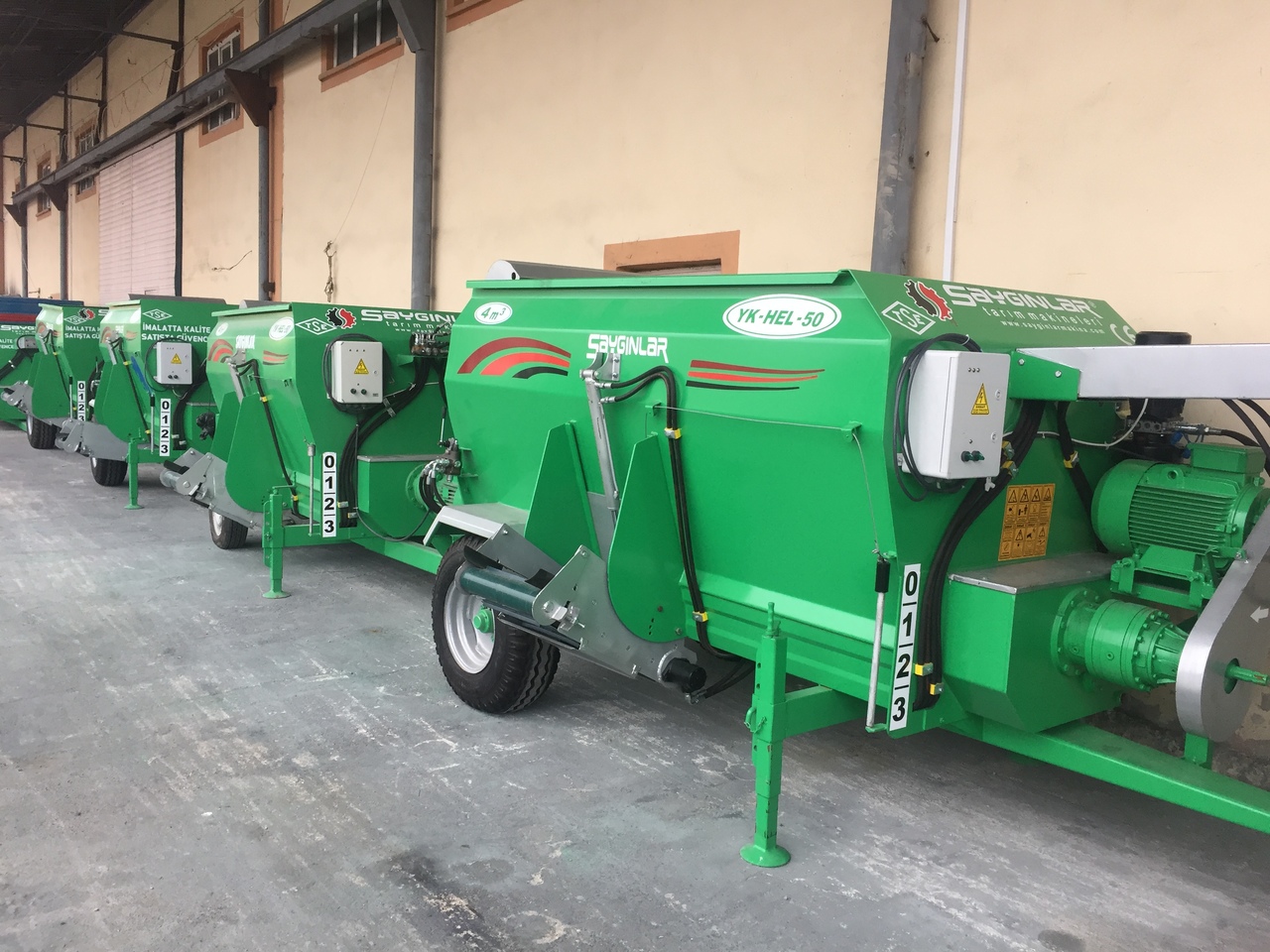 SAYGINLAR - Best Offer - Brand New HORIZANTAL Double Auger - Kŕmny voz: obrázok 2 SAYGINLAR - Best Offer - Brand New HORIZANTAL Double Auger - Kŕmny voz: obrázok 2