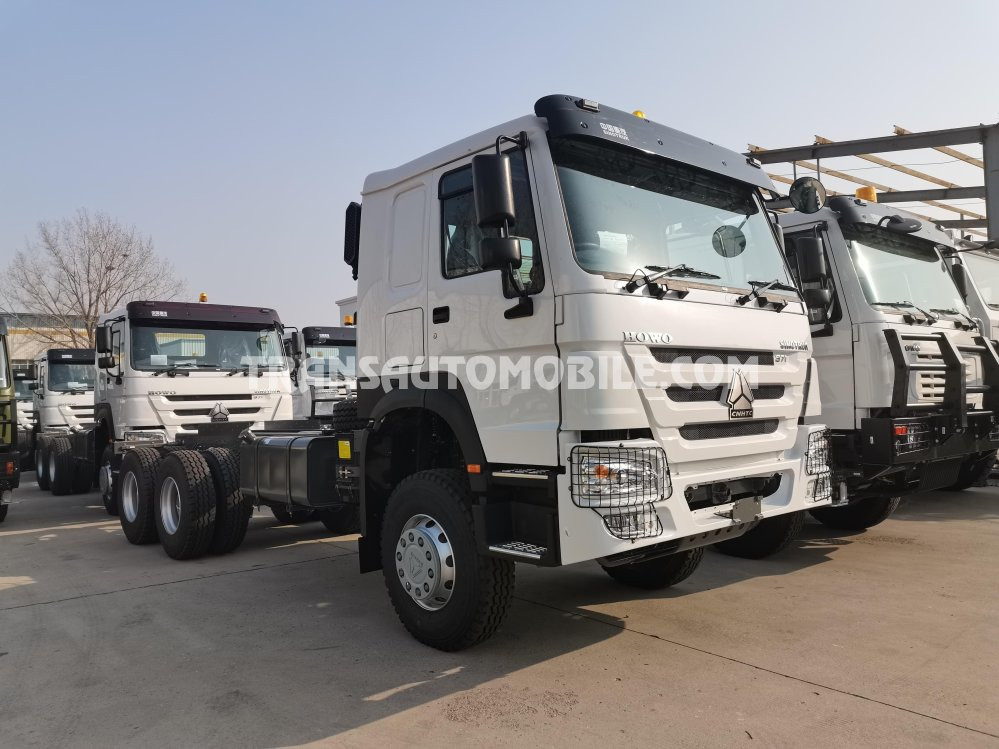 Sinotruk HOWO 6X6 ALL-WHEEL DRIVE - Ťahač: obrázok 1 Sinotruk HOWO 6X6 ALL-WHEEL DRIVE - Ťahač: obrázok 1