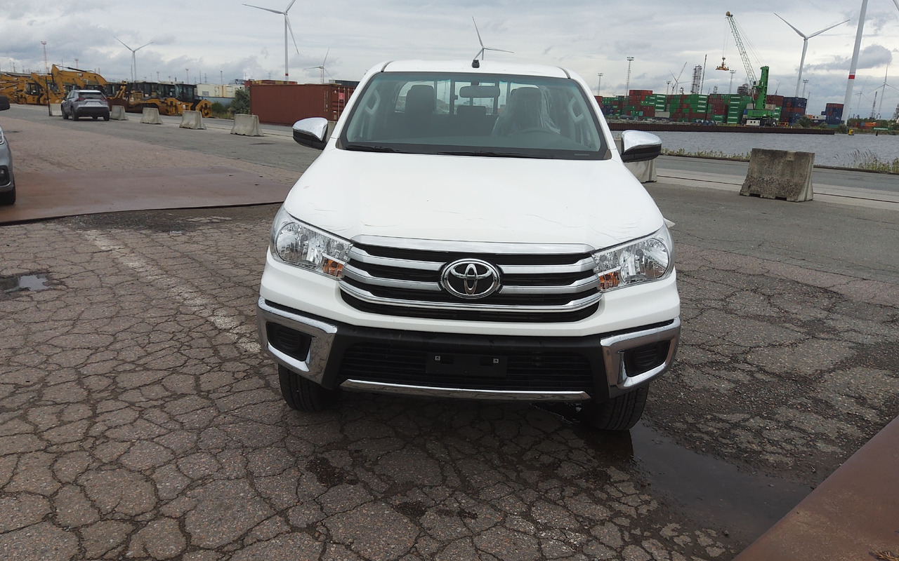 Toyota Hilux / Revo Pick-up double cabin pack security 2.4L Turbo Diesel Manual - Pick-up: obrázok 2 Toyota Hilux / Revo Pick-up double cabin pack security 2.4L Turbo Diesel Manual - Pick-up: obrázok 2