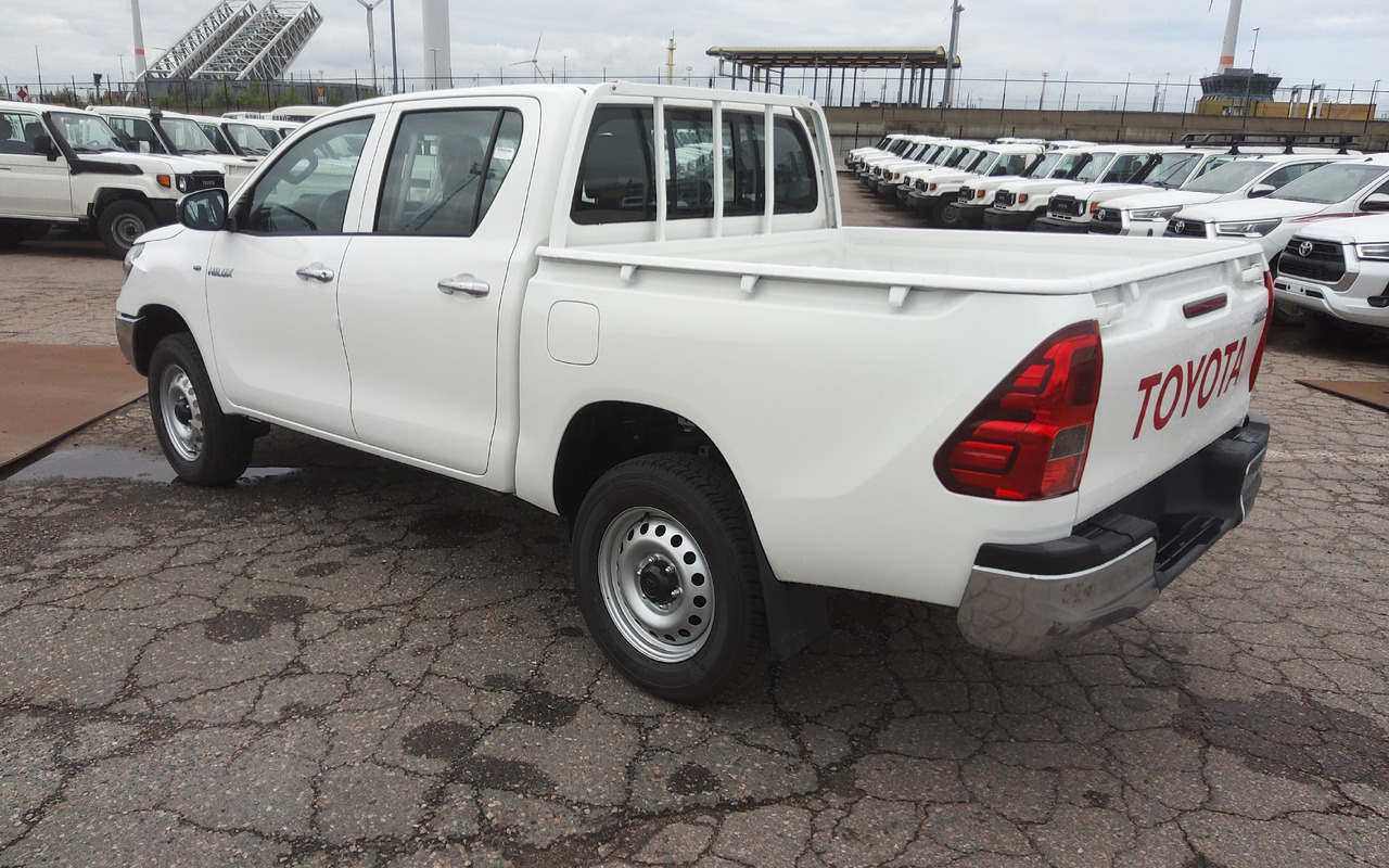 Toyota Hilux / Revo Pick-up double cabin pack security 2.4L Turbo Diesel Manual - Pick-up: obrázok 4 Toyota Hilux / Revo Pick-up double cabin pack security 2.4L Turbo Diesel Manual - Pick-up: obrázok 4