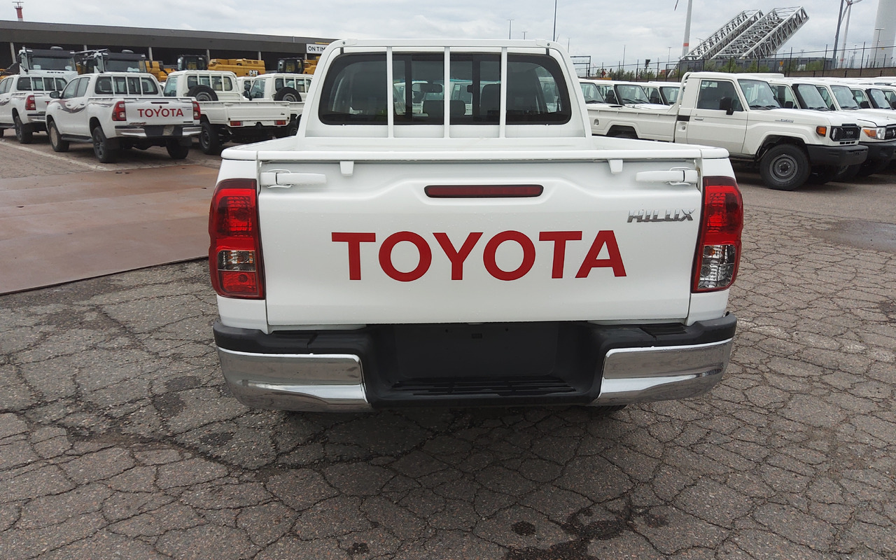 Toyota Hilux / Revo Pick-up double cabin pack security 2.4L Turbo Diesel Manual - Pick-up: obrázok 5 Toyota Hilux / Revo Pick-up double cabin pack security 2.4L Turbo Diesel Manual - Pick-up: obrázok 5