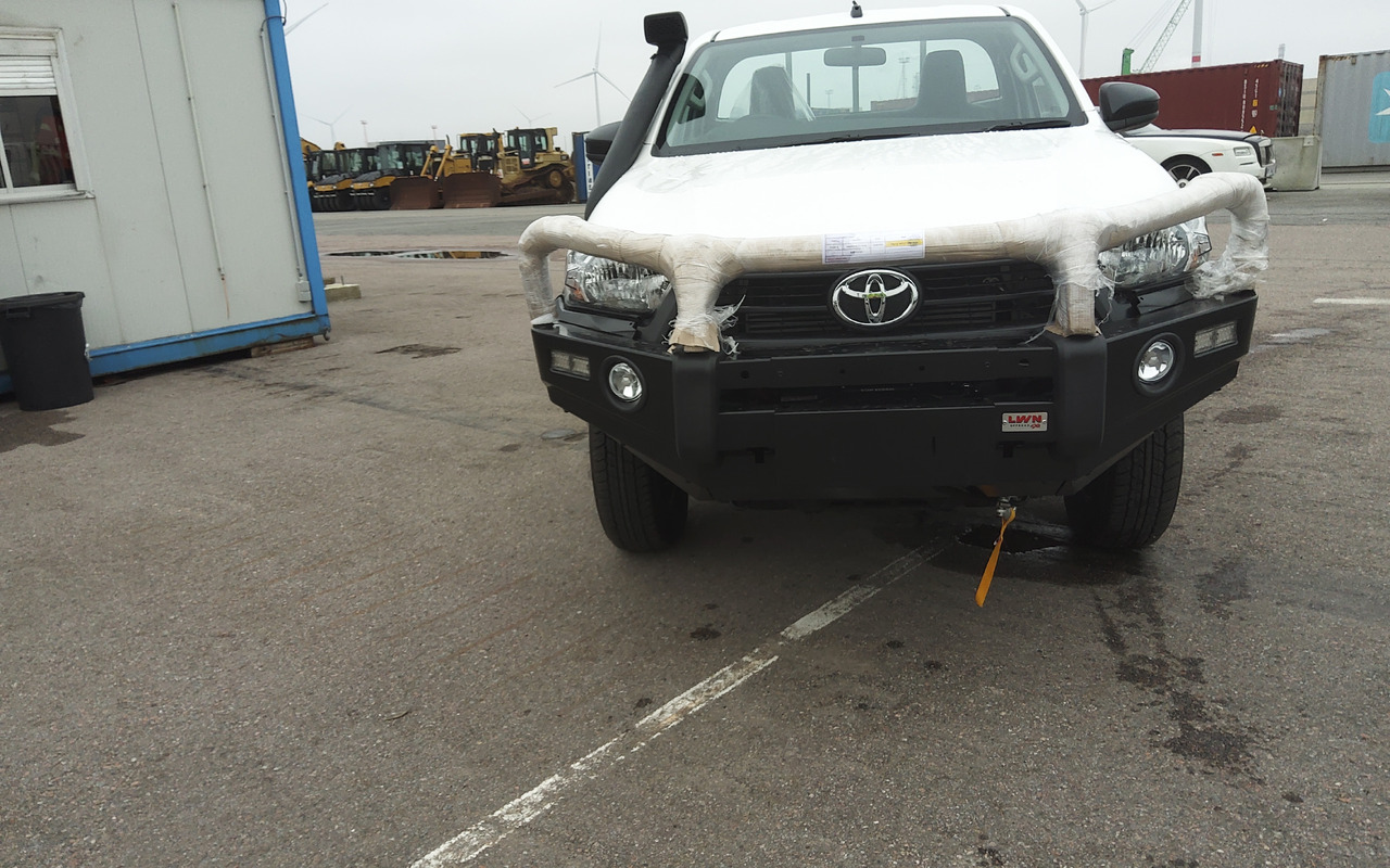 Toyota Hilux / Revo RHD Pick-up single Cab 2.8L Diesel Manual - Pick-up: obrázok 2 Toyota Hilux / Revo RHD Pick-up single Cab 2.8L Diesel Manual - Pick-up: obrázok 2