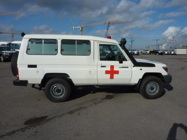 Toyota Land Cruiser 78 Metal top hzj 78 ambulance 4.2L Diesel Manual - SUV: obrázok 5 Toyota Land Cruiser 78 Metal top hzj 78 ambulance 4.2L Diesel Manual - SUV: obrázok 5