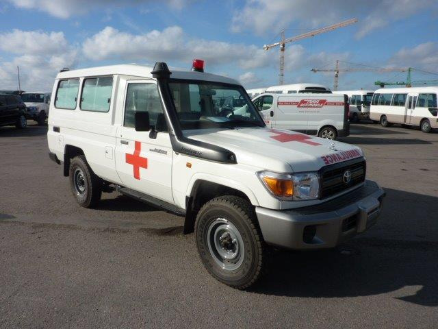 Toyota Land Cruiser 78 Metal top hzj 78 ambulance 4.2L Diesel Manual - SUV: obrázok 2 Toyota Land Cruiser 78 Metal top hzj 78 ambulance 4.2L Diesel Manual - SUV: obrázok 2