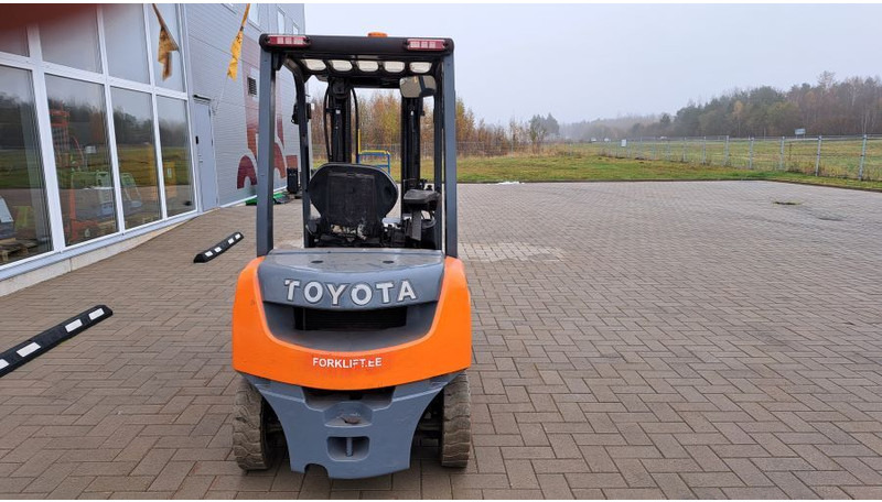 Toyota 02-8FDF20 - Dieselový vysokozdvižný vozík: obrázok 3 Toyota 02-8FDF20 - Dieselový vysokozdvižný vozík: obrázok 3