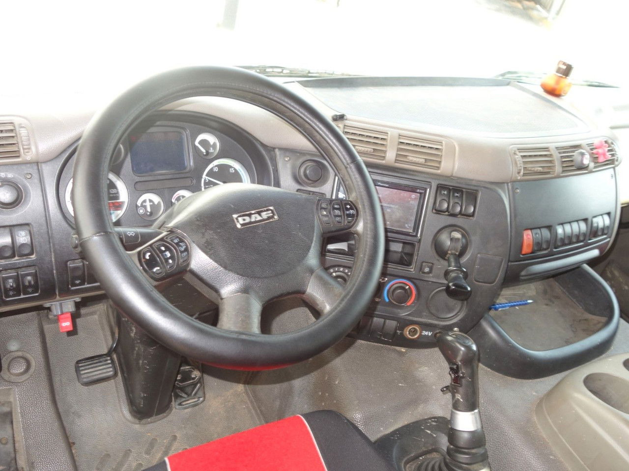 Leasing  DAF CF 85.410 8x4 mit Meiller DAF CF 85.410 8x4 mit Meiller: obrázok 15