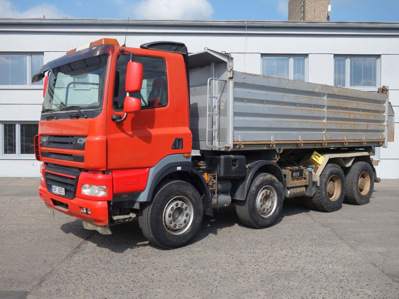 DAF CF 85.410 8x4 mit Meiller - Sklápač: obrázok 2 DAF CF 85.410 8x4 mit Meiller - Sklápač: obrázok 2