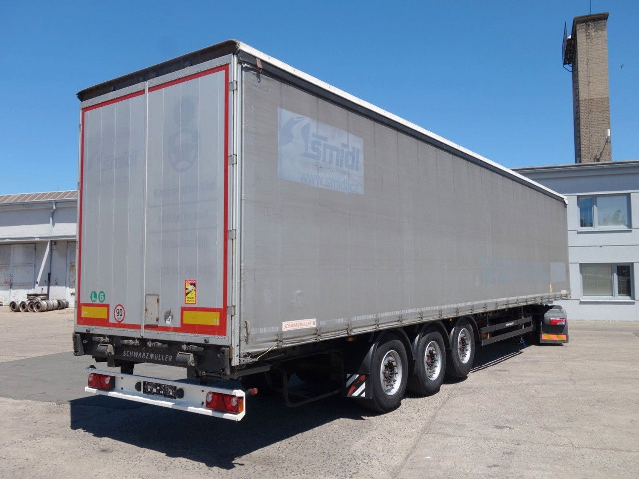 Schwarzmüller SPA 3/E Standard, Liftachse, SAF Achsen SPA 3/E Standard, Liftachse, SAF Achsen - Plachtový náves: obrázok 4 Schwarzmüller SPA 3/E Standard, Liftachse, SAF Achsen SPA 3/E Standard, Liftachse, SAF Achsen - Plachtový náves: obrázok 4
