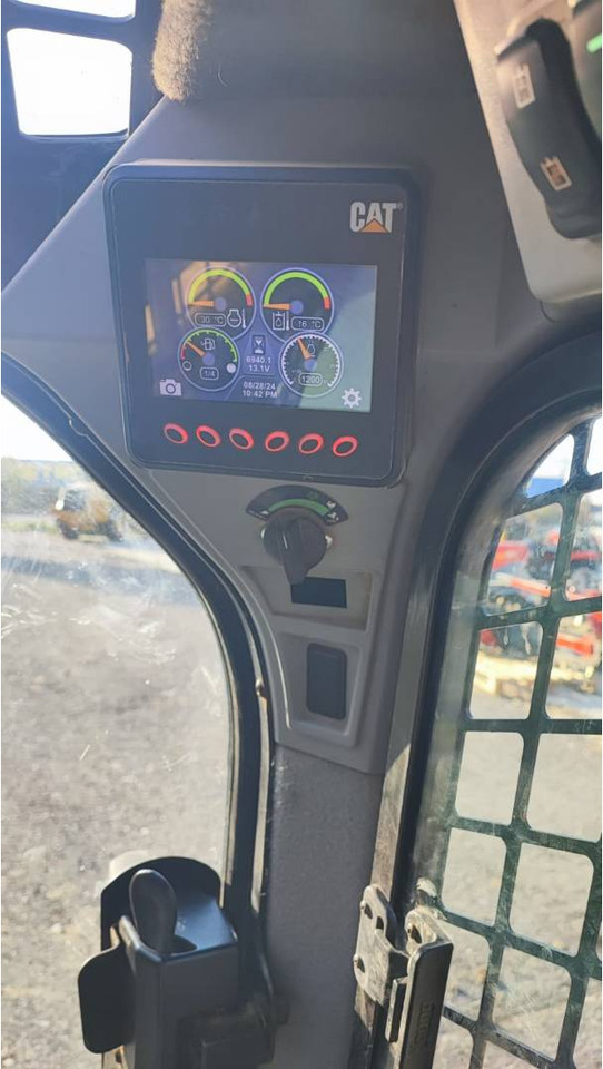 CAT 226D3 - Šmykom riadený nakladač: obrázok 5 CAT 226D3 - Šmykom riadený nakladač: obrázok 5