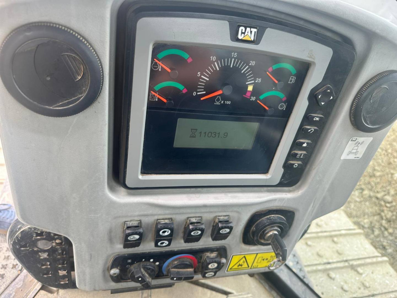 CAT D6NXL - Buldozér: obrázok 5 CAT D6NXL - Buldozér: obrázok 5