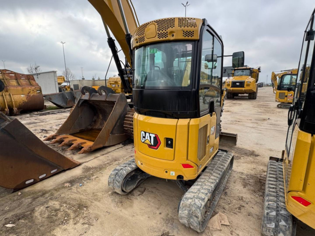 CAT 302CR - Pásové rýpadlo: obrázok 3 CAT 302CR - Pásové rýpadlo: obrázok 3