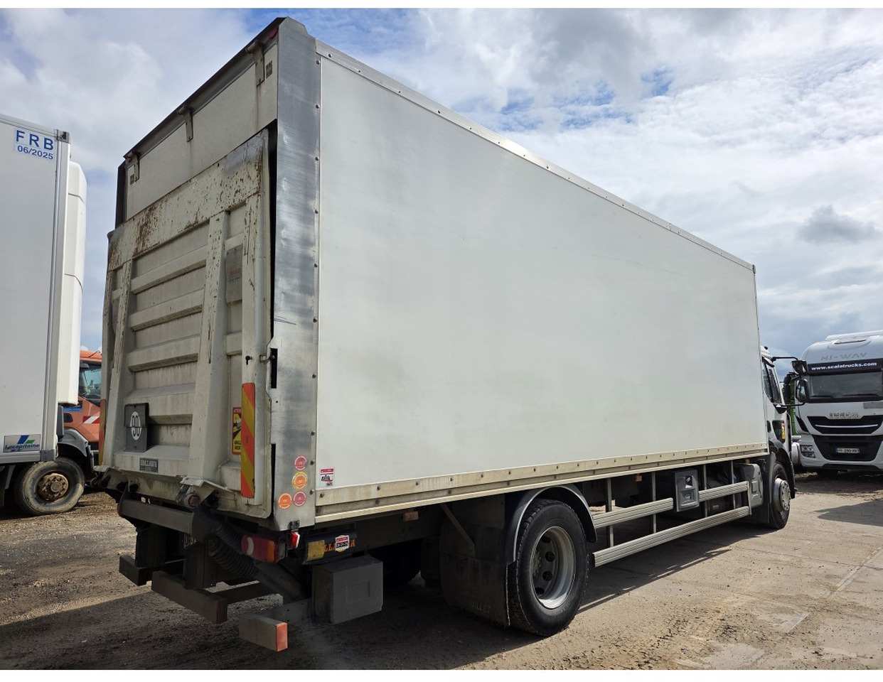 Renault D 280 4X2 Box truck Spring Air suspension Loading Lift Dhollandia - Skříňový nákladní auto: obrázok 2 Renault D 280 4X2 Box truck Spring Air suspension Loading Lift Dhollandia - Skříňový nákladní auto: obrázok 2