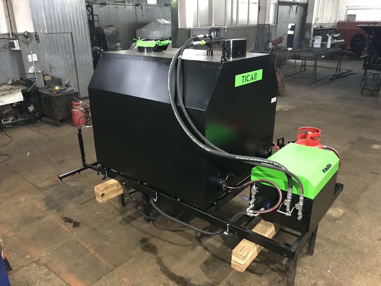 TICAB Manufacturer, Bitumen Sprayer, Asphalt Distributor, 2000L - Rozstrekovač živice: obrázok 2 TICAB Manufacturer, Bitumen Sprayer, Asphalt Distributor, 2000L - Rozstrekovač živice: obrázok 2