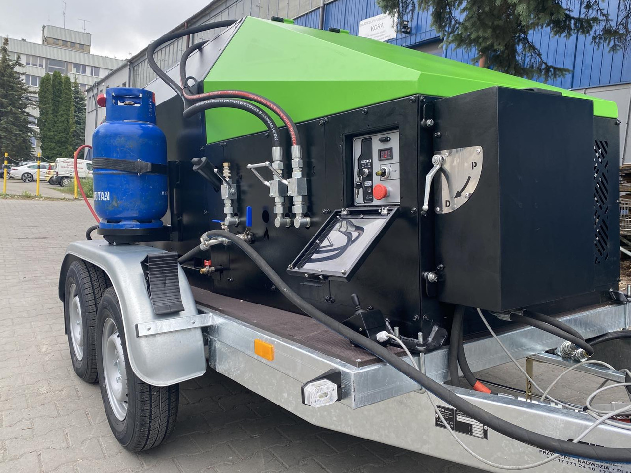 TICAB SelfPropelled Bitumen Emulsion Sprayer,1000L,Manufacturer - Rozstrekovač živice: obrázok 2 TICAB SelfPropelled Bitumen Emulsion Sprayer,1000L,Manufacturer - Rozstrekovač živice: obrázok 2