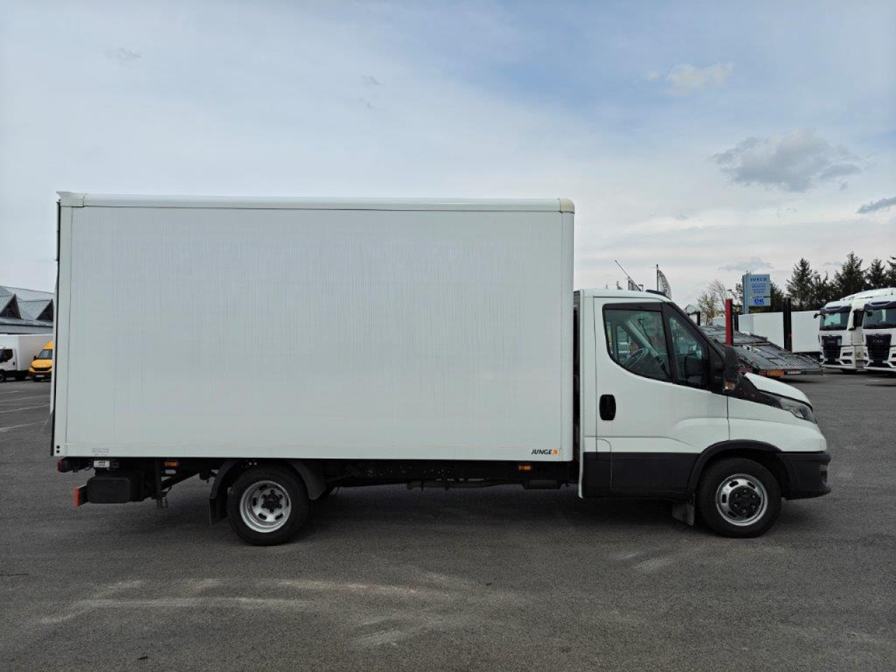 IVECO Daily 35C16H - Furgon: obrázok 4 IVECO Daily 35C16H - Furgon: obrázok 4