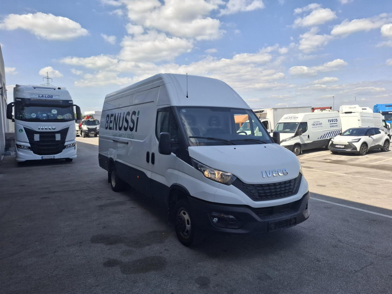 IVECO Daily 35C18H V - Mikrobus: obrázok 2 IVECO Daily 35C18H V - Mikrobus: obrázok 2