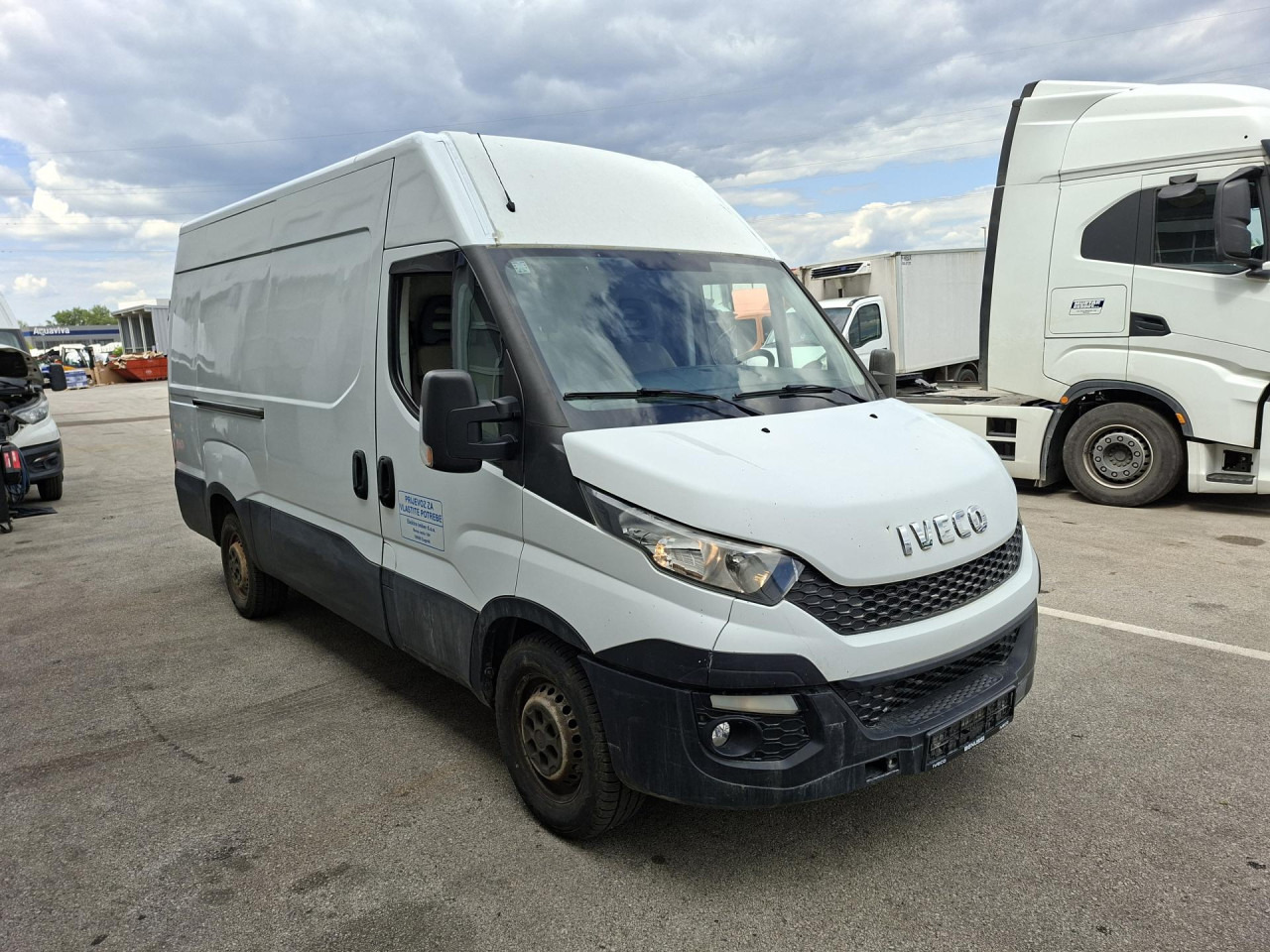 IVECO Daily 35S13V - Mikrobus: obrázok 2 IVECO Daily 35S13V - Mikrobus: obrázok 2