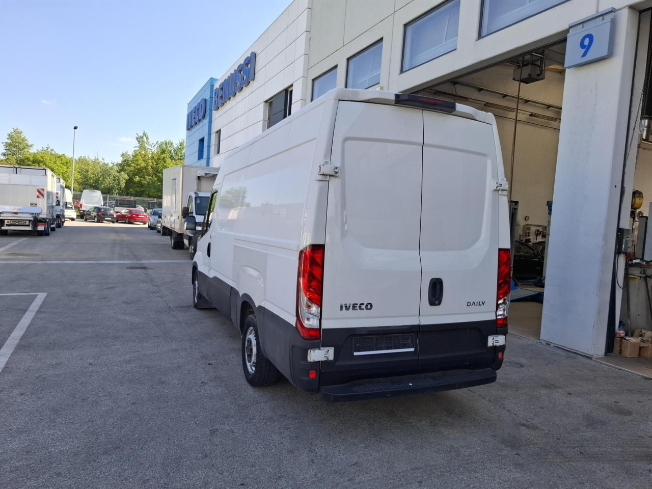 IVECO Daily 35S14V - Mikrobus: obrázok 3 IVECO Daily 35S14V - Mikrobus: obrázok 3