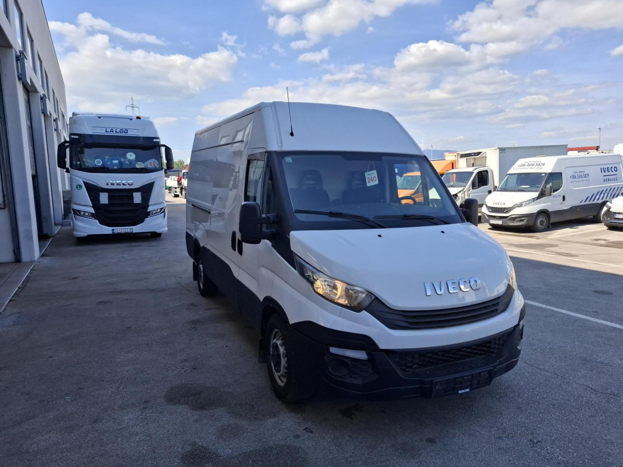 IVECO Daily 35S14V - Mikrobus: obrázok 2 IVECO Daily 35S14V - Mikrobus: obrázok 2