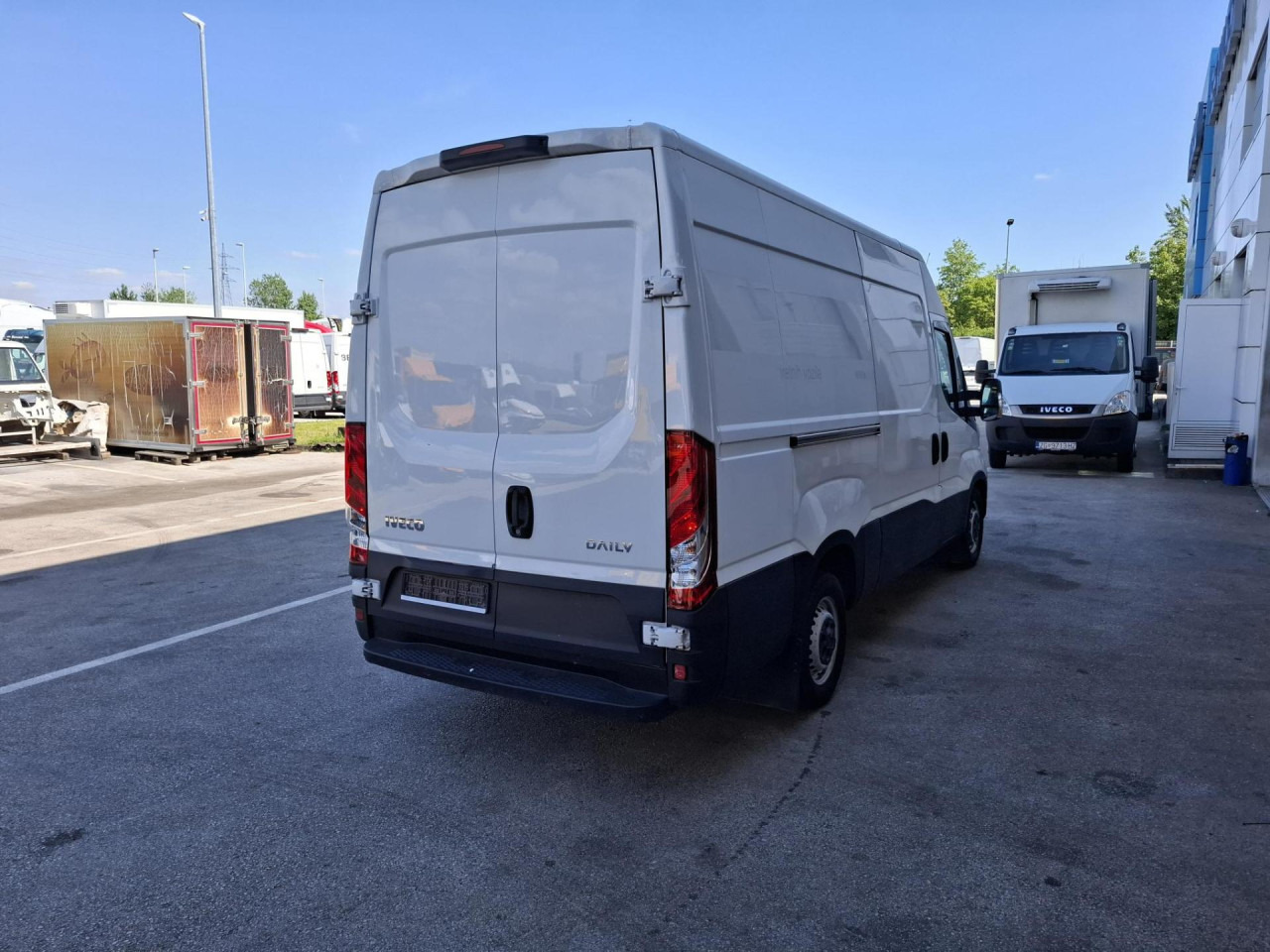 IVECO Daily 35S14V - Mikrobus: obrázok 4 IVECO Daily 35S14V - Mikrobus: obrázok 4