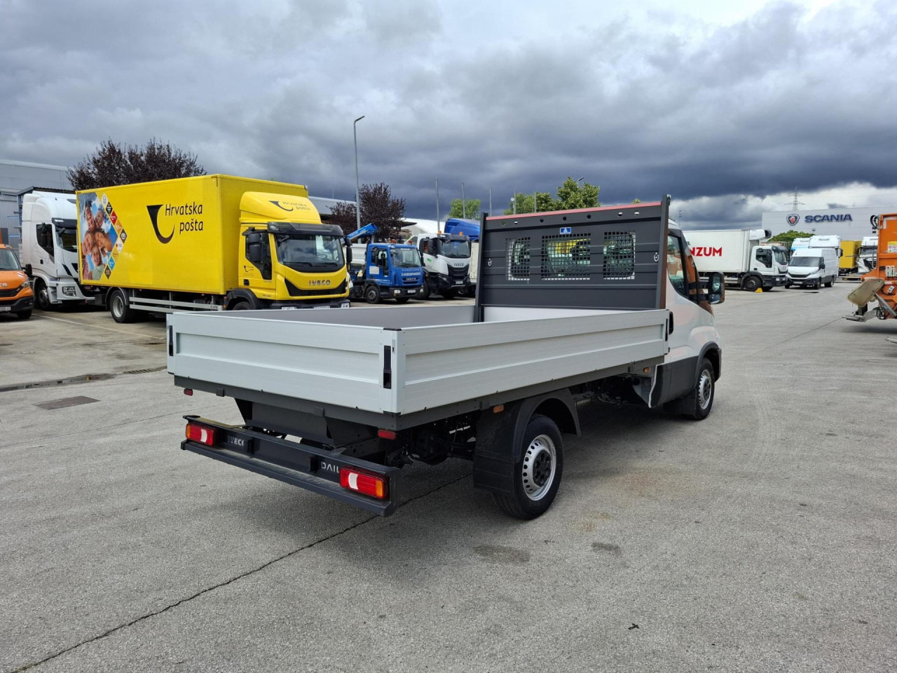 IVECO Daily 35S16 - Furgon: obrázok 4 IVECO Daily 35S16 - Furgon: obrázok 4
